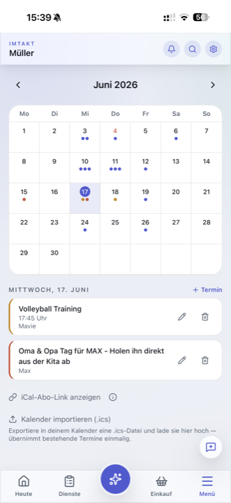 Familienkalender mit Terminen und Markierungen